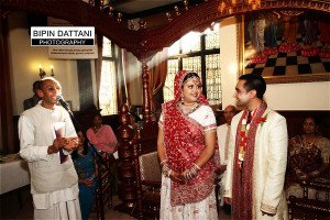 hare krishna wedding photos by Bhaktivedanta Manor and temple wedding photographer