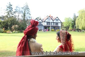 couple portrait photography at the hare krishna temple