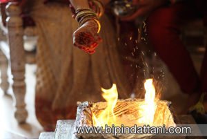 bride and groom performing the agni ceremony during indian wedding