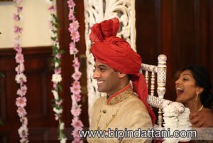 Amish's first look at Khiloni in the temple mandap