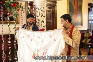 Anterpat held in front of Amish so he cannot see Khiloni's entrance to the mandap
