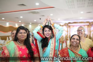 gujarati wedding photography for goom's welcoming ceremony